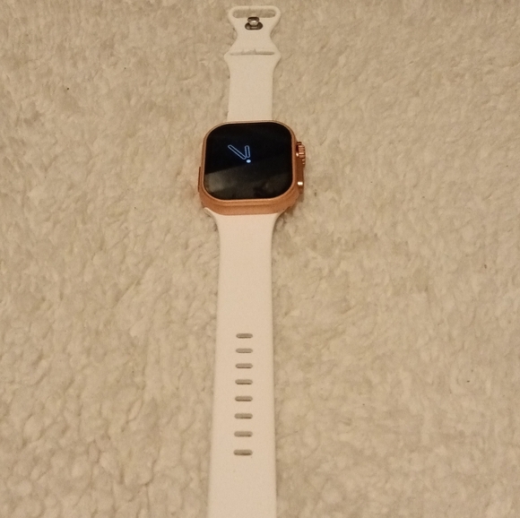 NEW WHITE Apple Watch Band - Silicone - Picture 4 of 5